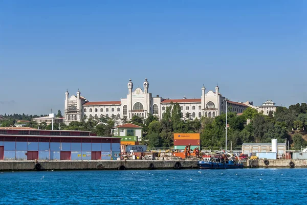 Istanbul, Turecko, 8 června 2018: Kadikoy Haydarpasa port a Marma — Stock fotografie