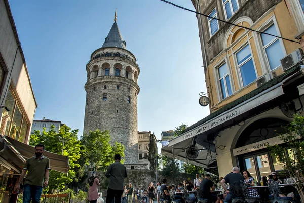 Istambul, Turquia, 8 de junho de 2018: A Torre Galata no Karakoy B — Fotografia de Stock
