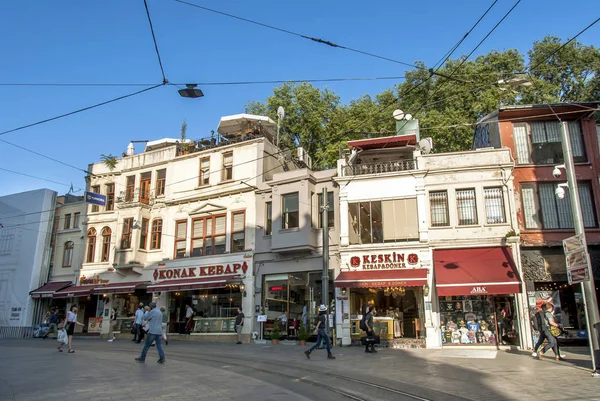 Istambul, Turquia, 8 de junho de 2018: Edifícios do túnel, Avenida Istiklal — Fotografia de Stock