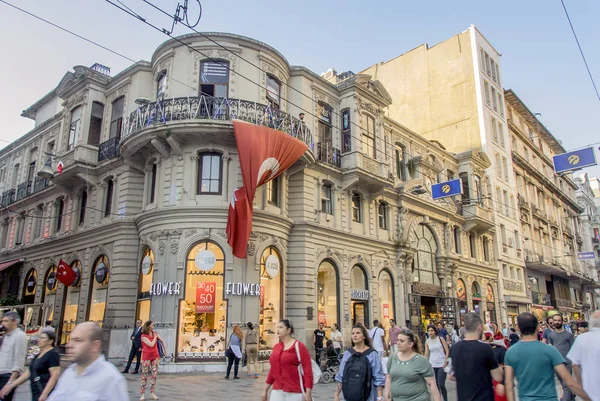 Istambul, Turquia, 8 de junho de 2018: Cicek Passage, Istiklal Avenue, B — Fotografia de Stock