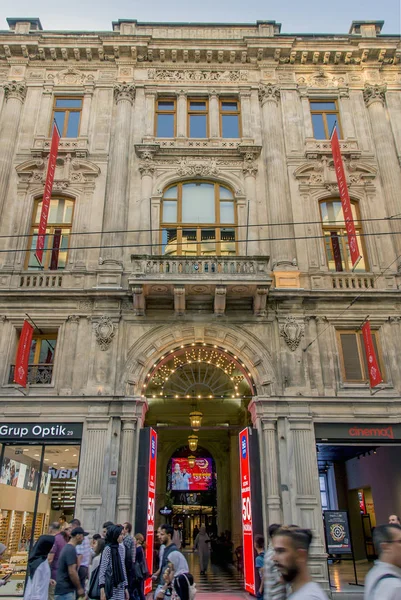 Istanbul, Turquie, 8 juin 2018 : Avenue Istiklal, district de Beyoglu — Photo