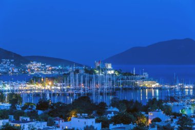 Bodrum, Türkiye, 27 Mayıs 2010: Bodrum Kalesi ve yelkenli