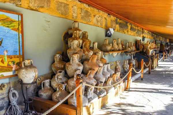 Bodrum, Türkiye, 20 Mayıs 2010: Sualtı Arkeoloji Müzesi, kaseler