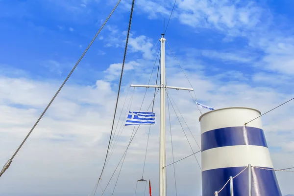 Kalimnos adası, Yunanistan; 22 Ekim 2010: gemi Yunanistan bayrağı