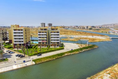 Izmir, Türkiye, 26 Mayıs 2008: Mavisehir evlerde