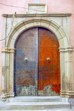 Izmir, Türkiye, 28 Mart 2010: eski kapı, Konak, Kızlarağası Hanı Han