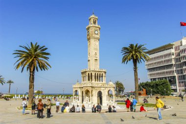 Izmir, Türkiye, 27 Mart 2010: Konak Meydanı'nda Saat Kulesi