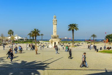 Izmir, Türkiye, 27 Mart 2010: Konak Meydanı'nda Saat Kulesi