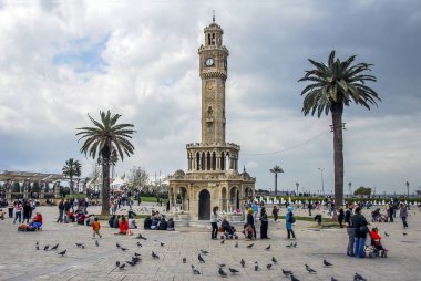 Izmir, Türkiye, 28 Mart 2010: Konak Meydanı'nda Saat Kulesi