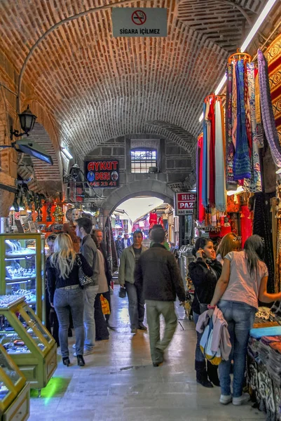 Izmir, Turquia, 23 de março de 2010: Kizlaragasi Han, Market Place em K — Fotografia de Stock