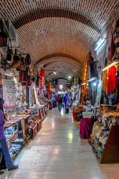 Izmir, Turquia, 23 de março de 2010: Kizlaragasi Han, Market Place em K — Fotografia de Stock