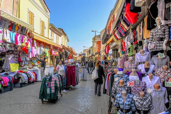 Izmir, Törökország, 2010. március 27.: Market Place, Anafartalar-utca a — Stock Fotó