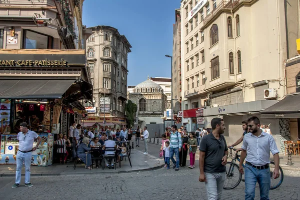 Istanbul, Türkiye, 23 Ağustos 2018: Sirkeci sokak görünümü