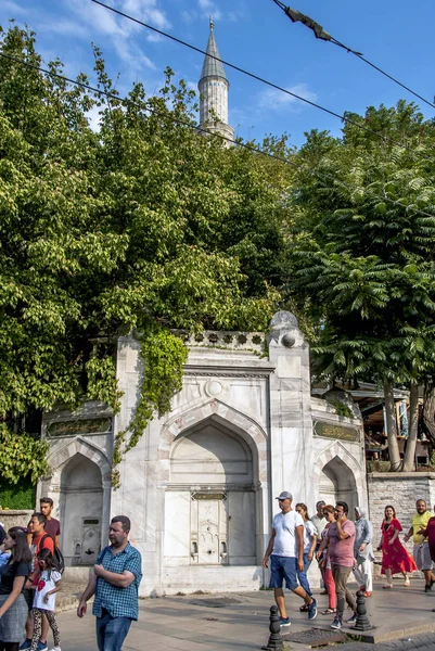 Istambul, Turquia, 23 de agosto de 2018: Fonte de Ucyuzlu em Sultanahme — Fotografia de Stock