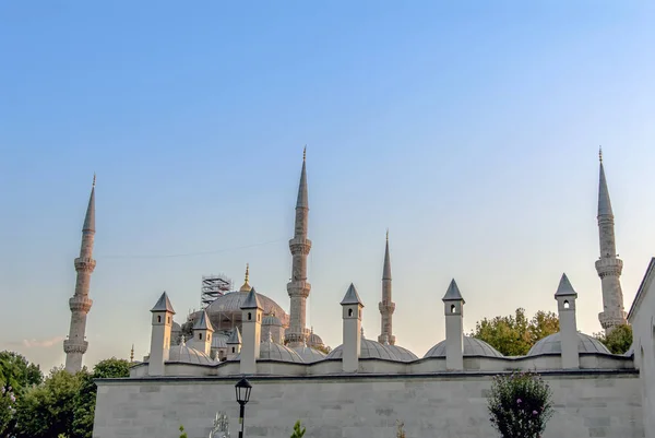 Istanbul, Turkiet, 23 augusti 2018: Blå moskén i Sultanahmet — Stockfoto