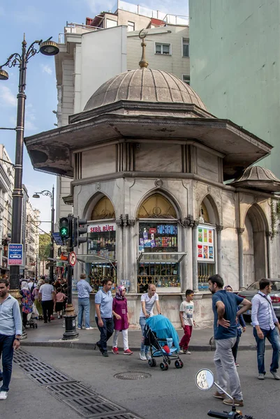 Istanbul, Turecko, 23 srpna 2018: Street view Sirkeci Stock Snímky