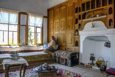 Karabük, Türkiye, 22 Mayıs 2013: kadın, Yoru tarihi Konakları