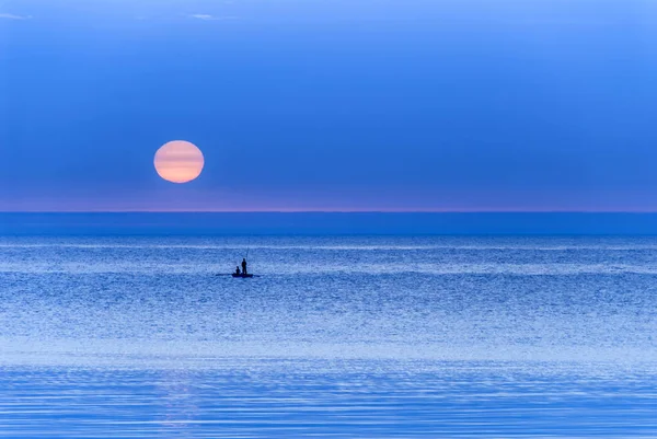 Bartin, Truthahn, 22. Mai 2013: Sonnenuntergang und Fischer bei amasra — Stockfoto