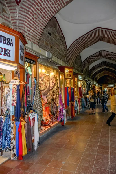 Bursa, Turquia, 29 de abril de 2012: Orhangazi, mercado de seda de Koza Han — Fotografia de Stock