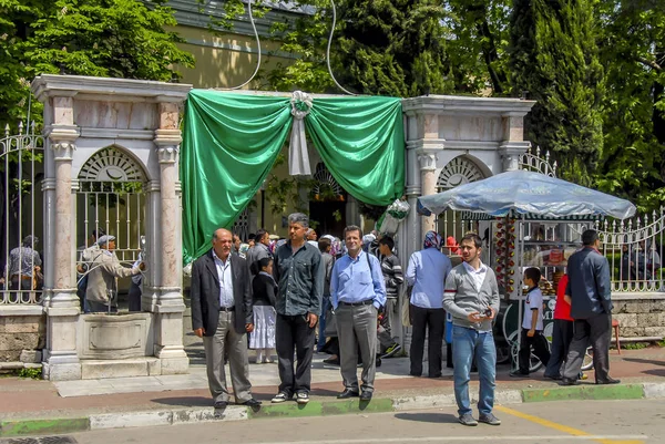 Bursa, Turecko, 29. dubna 2012: Tophane, hrobka Osmangazi — Stock fotografie