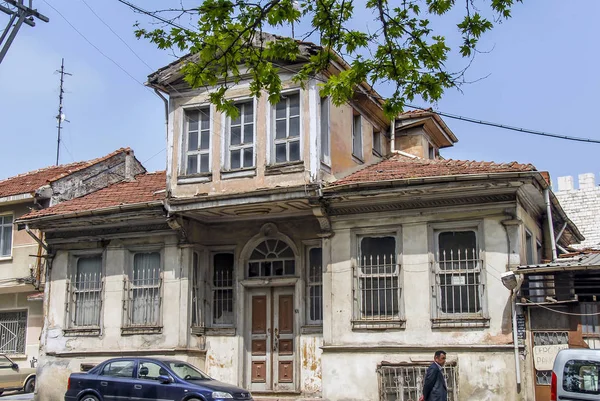 Bursa, Turquia, 29 de abril de 2012: Mansão Histórica na Rua Veziri — Fotografia de Stock