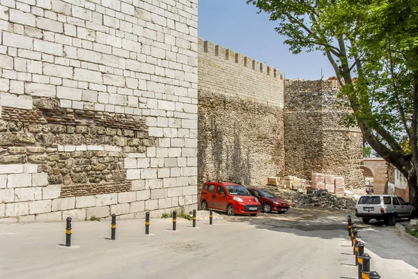 Bursa, Türkiye, 29 Nisan 2012: Yer kapı