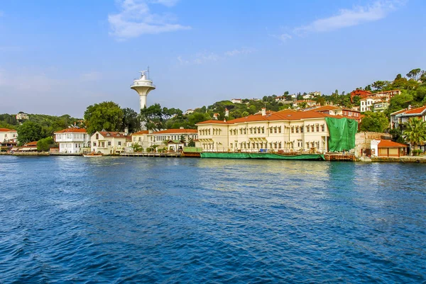Istanbul, Turkey, 02 September 2017: Bosphorus Mansions, Kanlica — Stock Photo, Image