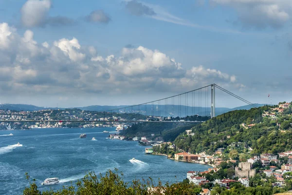 Istanbul, Turkey, 20 August 2016: Bosphorus, Fatih Sultan Mehmet — Stock Photo, Image