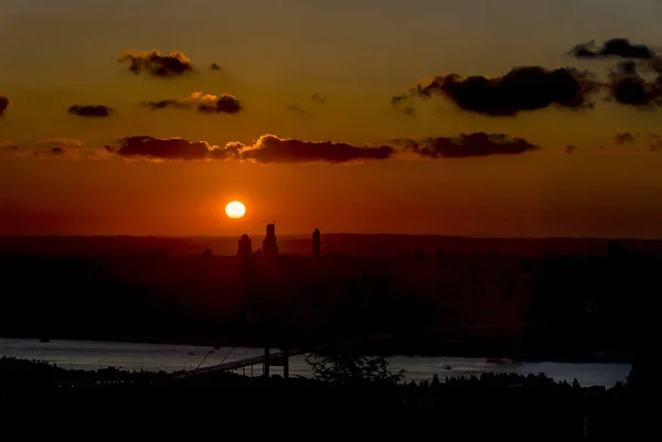 Istanbul, Turquie, 23 juillet 2006 : Coucher de soleil sur le Bosphore — Photo