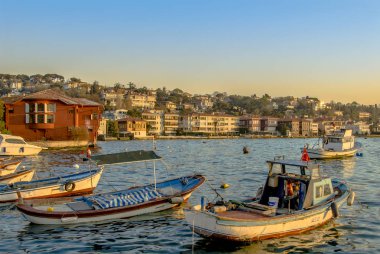 Istanbul, Türkiye, 17 Nisan 2009: Boğaziçi Konakları ve tekneler, C