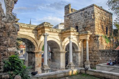 Antalya, Türkiye, 16 Aralık 2010: Kal kalede Hadrian Kapısı