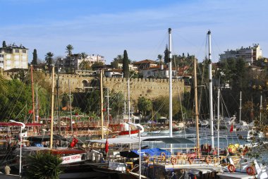 Antalya, Türkiye, 17 Aralık 2010: yelkenli ile Antalya Marina