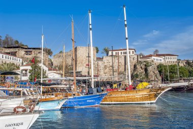 Antalya, Türkiye, 17 Aralık 2010: yelkenli ile Antalya Marina