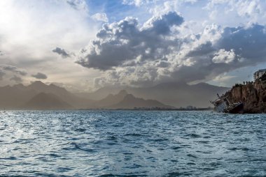 Antalya, Türkiye, 17 Aralık 2010: Antalya Körfezi ile batık s