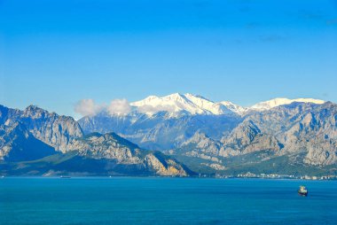 Antalya, Türkiye, 18 Aralık 2010: Antalya Körfezi ile dağ