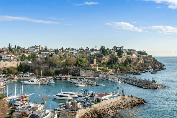 Antalya, Törökország, 2010. December 18.: Antalya Marina és vitorlások — Stock Fotó