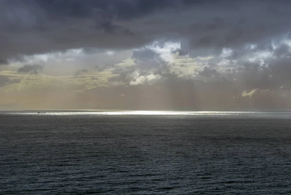 Antalya, Türkei, 16. Dezember 2010: Golf von Antalya mit Wolken — Stockfoto