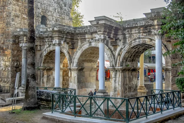 Antalya, Turquie, 16 décembre 2010 : Porte du château d'Hadrien à Kal — Photo