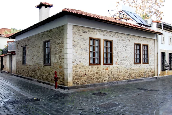 Antalya, Turquia, 16 de dezembro de 2010: Old Antalya Houses at Kaleici — Fotografia de Stock