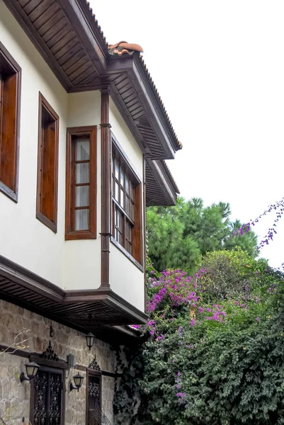 Antalya, Turkey, 16 December 2010: Old Antalya Houses at Kaleici — Stock Photo, Image