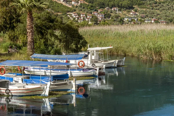 Mugla, Türkei, 24. Mai 2012: Boote am Fluss Azmak, — Stockfoto