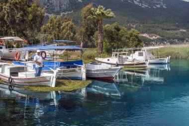 Muğla, Türkiye, 14 Mayıs 2012: tekneler ve balıkçı Azmak akışı,
