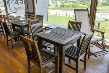 Muğla, Türkiye, 14 Mayıs 2012: ahşap sandalye ve masa Kızılkaya 