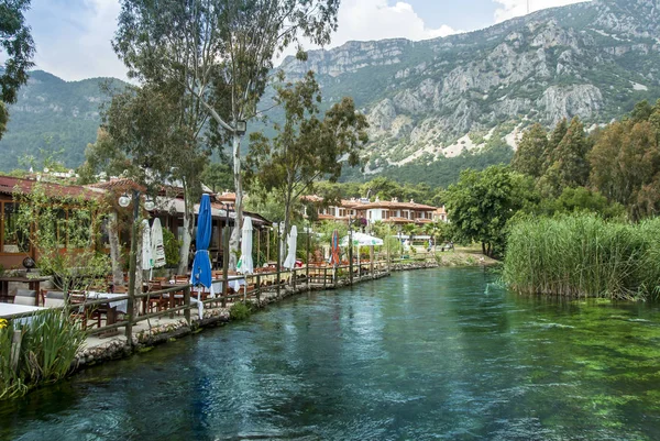 Muğla, Türkiye, 14 Mayıs 2012: Cafe Azmak akışı, Gökova Körfezi, Ak