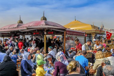 Istanbul, Türkiye, 3 Nisan 2014: Eminönü tarihi balık ekmek Salonu