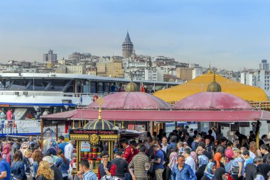 Istanbul, Türkiye, 3 Nisan 2014: Eminönü tarihi turşu Dükkanı