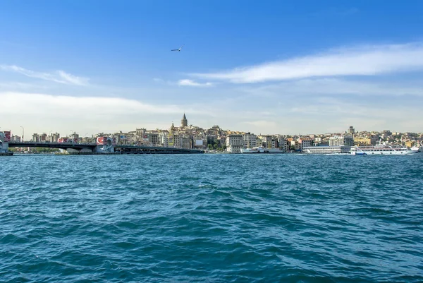 Istanbul, Turkey, 11 June 2007: Galata Bridge, Eminon — Stock Photo, Image