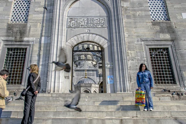 Istanbul, Turkiet, 25 April 2006: Yeni moské, Eminönü — Stockfoto