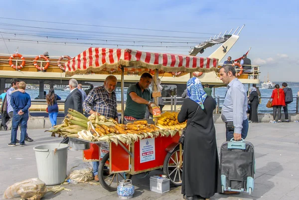 2014 年 5 月 3 日イスタンブール, トルコ: イスタンブール トウモロコシ販売 — ストック写真