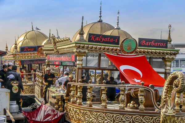 Istanbul, Türkiye, 3 Nisan 2014: Eminönü tarihi balık ekmek Salonu